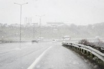 İstanbul'da hava ulaşımına kar engeli