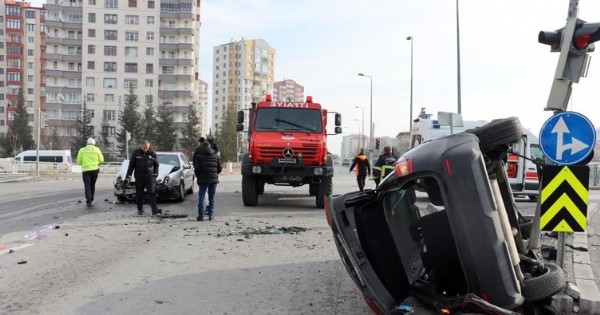 Kayseri'de feci kaza! 4 kişi yaralandı