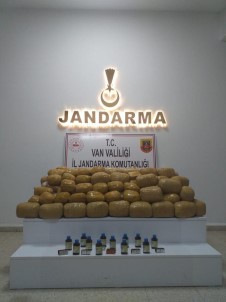 Baskale'de 216 Kilo Uyusturucu Ile 590 Adet Sentetik Hap Ele Geçirildi