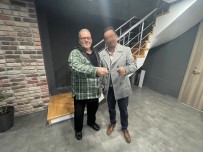 (Özel) Yolda Buldugu 750 Bin Liralik Çeki Sahibine Teslim Etti