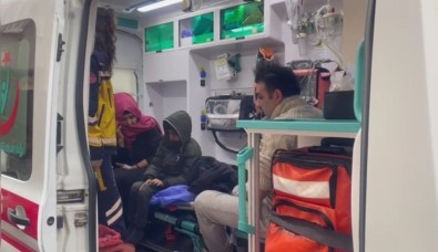 Sultangazi'de Çikan Yanginda Mahsur Kalan 6'Si Çocuk 10 Kisi Kurtarildi