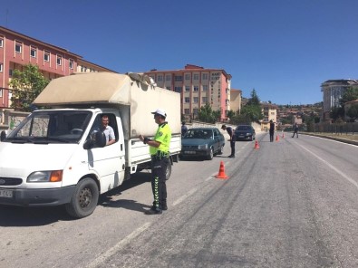 Emet'te Geçen Yil 17 Bin 684 Sahis Ve 15 Bin 536 Araç Sorgulandi