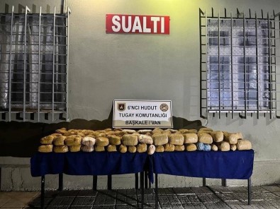 Hudut Kartallarindan Van Sinirinda Operasyon Açiklamasi 215 Kilogram Uyusturucu Ele Geçirildi