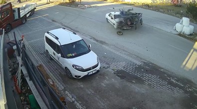 Afyonkarahisar'da Feci Kaza Anbean Güvenlik Kameralarina Yansidi
