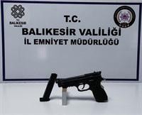 Balikesir'de Polis 30 Aranan Sahsi Yakaladi