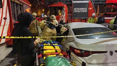 Zeytinburnu'nda Tramvay Ile Otomobil Çarpisti Açiklamasi 1 Kisi Yaralandi, Seferler Durdu