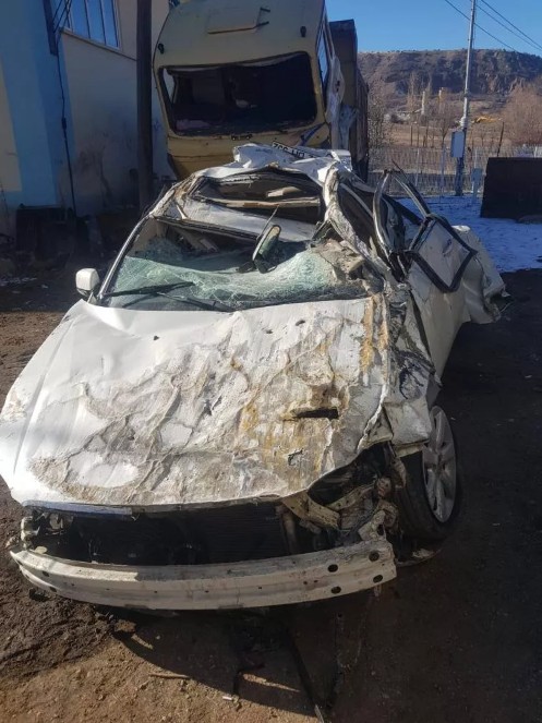 Cenaze yolunda feci kaza! 6 kişi yaralandı