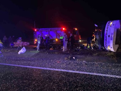 Diyarbakir'da Yolcu Otobüsü Devrildi Açiklamasi 1'I Bebek 5 Ölü, 23 Yarali