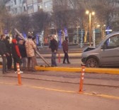 Tramvay Yolundaki Direge Çarpti, Seferler Aksadi