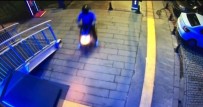 Üst Geçit Asansörüne Motosikletle Çarpip Kaçtilar