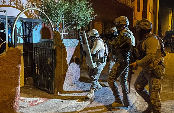 Mersin'de 210 polisle drone destekli şafak operasyonu: 25 zanlı aranıyor