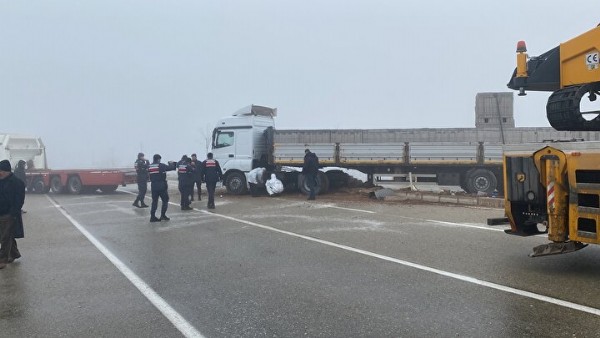Kırşehirde 15 araç birbirine girdi: Çok sayıda ölü ve yaralı var