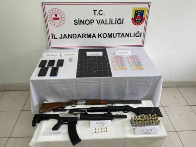 Türkeli'de Torbaci Operasyonunda 5 Kisi Gözaltina Alindi