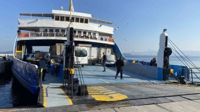 Bozcaada Ve Gökçeada'ya Firtina Nedeniyle Yarinki Tüm Feribot Seferleri Iptal Edildi