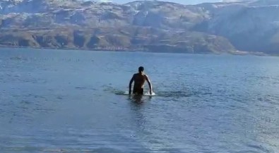 Eksi 5 Derecede Göle Girdi