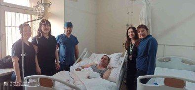 Hizar Makinesine Elini Kaptiran Isçi, Basarili Operasyonla Parmaklarina Kavustu