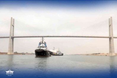 Süveys Kanali'nda Karaya Oturan Gemi Kurtarildi