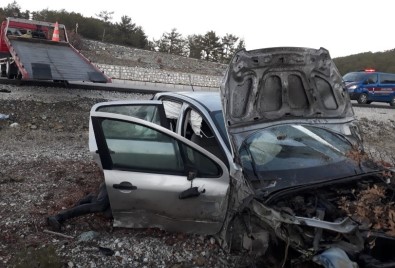Tavsanli'da Trafik Kazasi Açiklamasi 2 Yarali