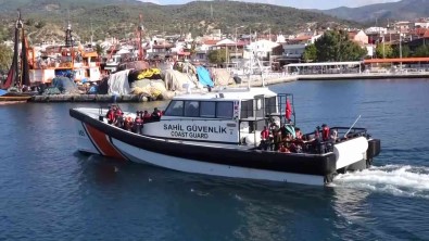 Türkiye Denizlerinde 2022 Yilinda 49 Bin 518 Düzensiz Göçmen Kurtarildi