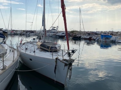 Ayvacik Açiklarinda Yelkenli Teknede 57 Kaçak Göçmen Ile 1 Göçmen Kaçakçisi Yakalandi