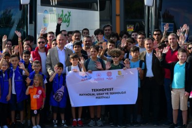 Balikesirli Gençler Teknofest Izmir'e Katildi