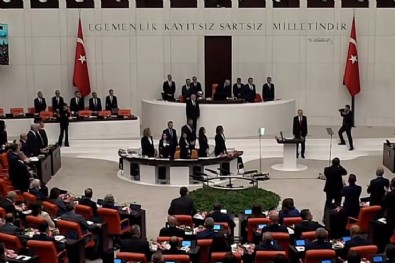 CHP ve HDP sıralarında yine hazımsızlık! Başkan Erdoğan Genel Kurul'a giriş yaparken ayağa kalkmadılar