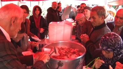 Hazret-I Mevlana'nin Dogumunun 816. Yil Dönümü Sebebiyle Halka Pilav Ve Ayran Ikrami