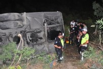 Manisa'da yolcu otobüsü üzüm bağına uçtu: 15 yaralı