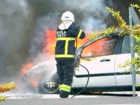 Polis Kontrol Noktasinda Araç Yangini