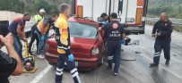 Tokat'ta Otomobil Tirin Altina Girdi Açiklamasi 3 Ölü