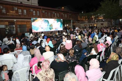 Yildiz Tozu Filminin Özel Gösterimi Kemaliye'de Yapildi
