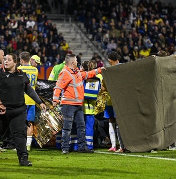 Etienne Vaessen hastaneye kaldırıldı! Waalwijk - Ajax maçında trajik pozisyon...