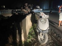 Bariyerlere Çarpan Alkollü Motosiklet Sürücüsü Yaralandi