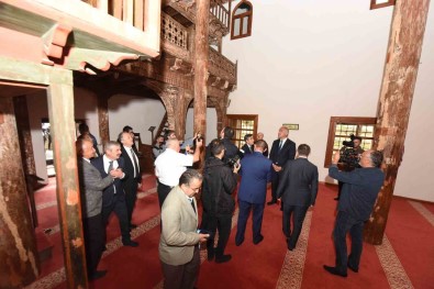 Bakan Ersoy Açiklamasi 'Essiz Bir Yapi Olan Mahmut Bey Camii'nin Çevresinde UNESCO Ile Yeni Planlamalar Yapilacak'