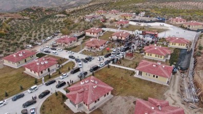 Bakan Özhaseki Açiklamasi 'Yapimi Biten Ilk Etap Köy Evlerimizi, 25 Konutumuzu Hak Sahiplerimize Teslim Ediyoruz'