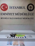 Beyoglu'nda Arama Yapilan Evden Uyusturucu Çikti Açiklamasi 1 Gözalti