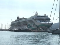 Dev Yolcu Gemisi Israil'deki Savastan Dolayi Rotasini Marmaris'e Çevirdi