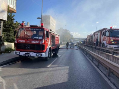 Küçükçekmece E-5 Yan Yolda Metruk Bir Binada Yangin Çikti Açiklamasi Yol Trafige Kapandi