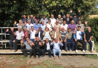 Annelik Yaptigi Yuva Çocuklariyla 35 Yil Sonra Bulustu