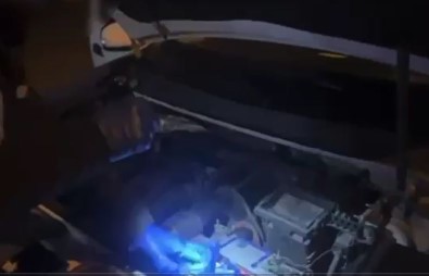 Arama Yapilan Araçtan 5 Ruhsatsiz Tabanca Çikti