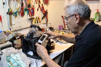 Bu Dükkanda Tamir Edilmeyecek Hiçbir Sey Yok