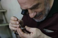 Diyarbakir'da Dört Kusaktir Zamani Bu Aile Ayarliyor