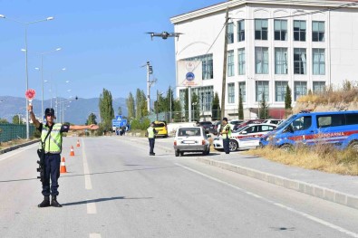 Gölhisar'da Okul Ve Yurt Çevresinde Jandarma Denetimi