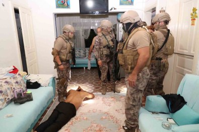 Mersin'de Uyusturucu Saticilarina Operasyon Açiklamasi 35 Gözalti
