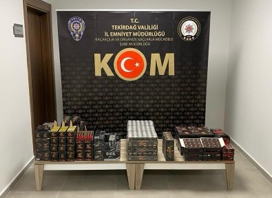 Tekirdag'da Bir Araçta 2 Bin 50 Adet Cinsel Içerikli Ürün Ele Geçirildi