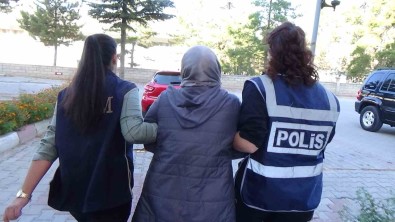 Karaman'da FETÖ'den Aranan Kadin Evinin Kilerindeki Özel Bölmede Yakalandi