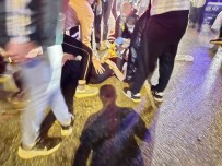 Akhisar Iki Otomobil Çarpisti, 4 Kisi Yaralandi