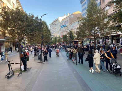 Bolu'da 4.5 Büyüklügündeki Deprem Açiklamasi Vatandas Sokaga Döküldü