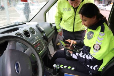 Trafik Denetiminde Kurallara Uymayan Sürücülere 271 Bin 137 TL Para Cezasi Kesildi