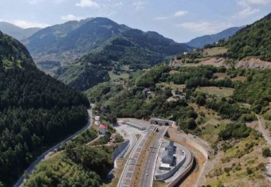 Yeni Zigana Tüneli’nden 5,5 ayda 1 milyonun üzerinde araç geçti